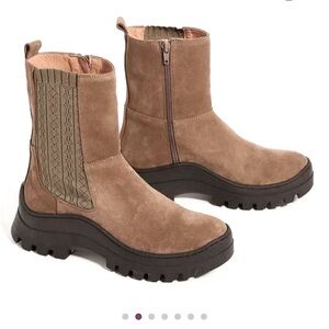 NEW Farylrobin Tan Taupe Brown Chelsea Boots Anthropology Size 40 / W 9